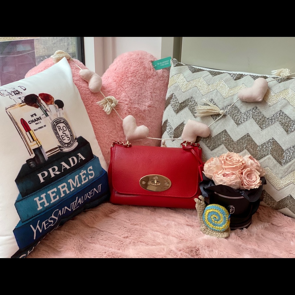 Bright Red Glossy Goat Small Lily